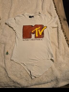 040326 MTV Logo Baby Toddler One-Piece T-Shirt Stretch Size L Cream White. Box 2